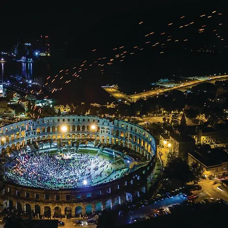 بيت للعطل 5 Bedroom Awesome In