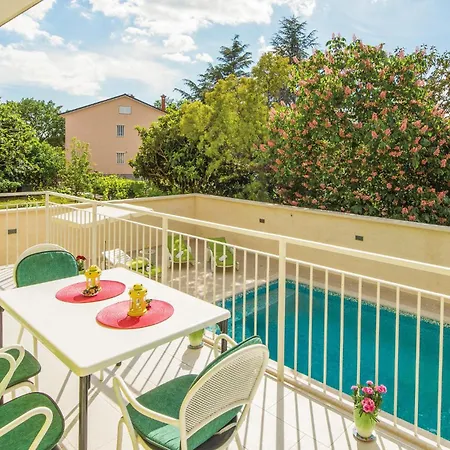 Amazing In With 5 Bedrooms, Wifi&outdoor Swimming Pool Vakantiehuis Pula