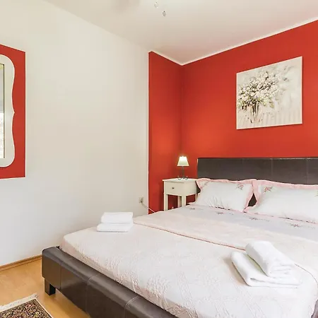 5 Bedroom Awesome In * بولا