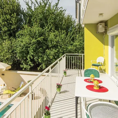 Amazing In With 5 Bedrooms, Wifi&outdoor Swimming Pool