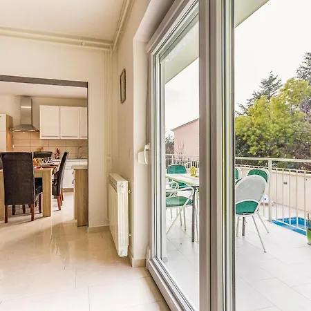Amazing In With 5 Bedrooms, Wifi&outdoor Swimming Pool *