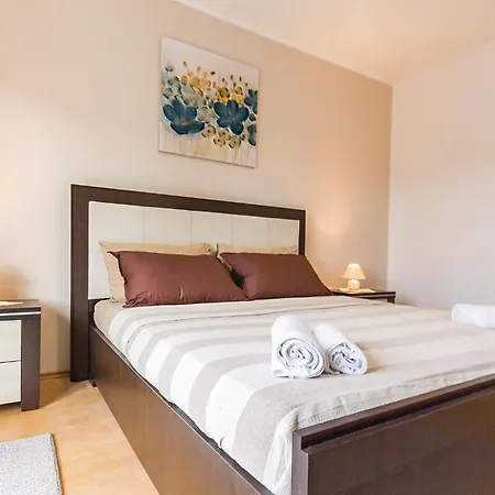 5 Bedroom Awesome In Hébergement de vacances Pula