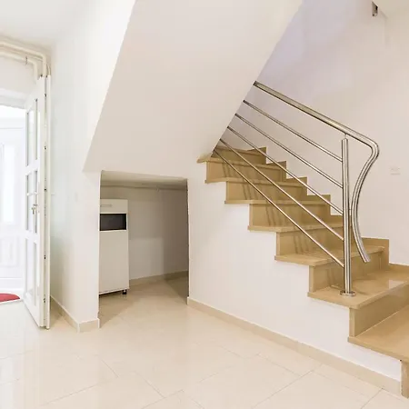 5 Bedroom Cozy In