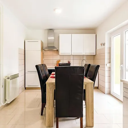 5 Bedroom Awesome In Semesterbostad