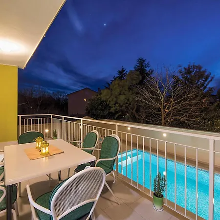 펜션 5 Bedroom Cozy In 풀라