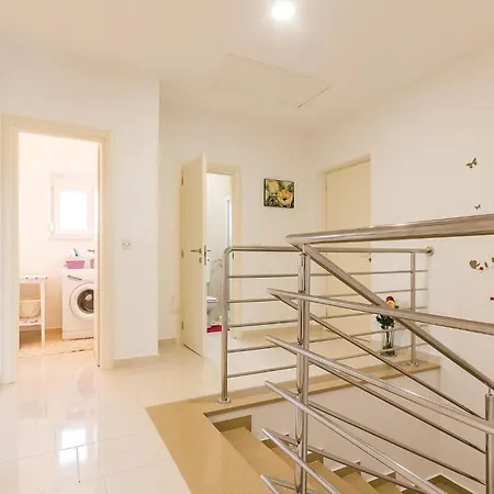 5 Bedroom Cozy In *