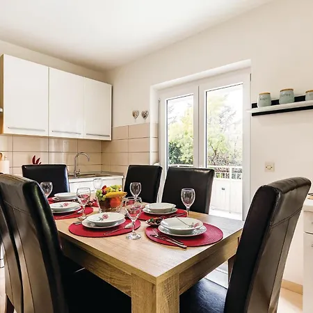 5 Bedroom Awesome In * Pula