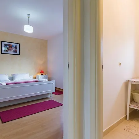 5 Bedroom Cozy In 펜션 풀라