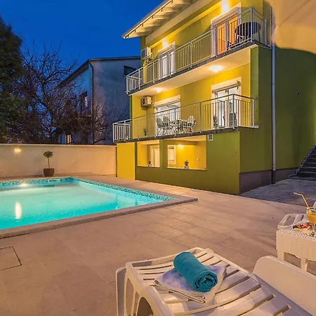 펜션 5 Bedroom Cozy In 풀라