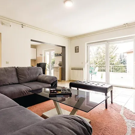 5 Bedroom Cozy In *