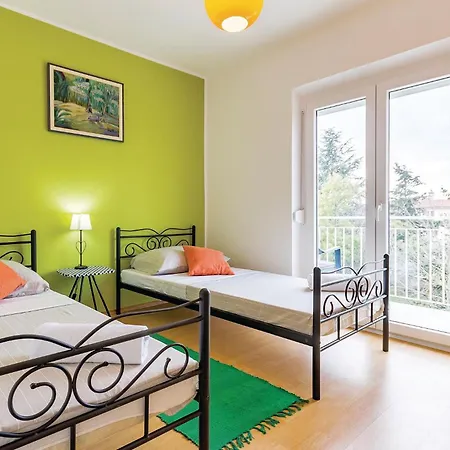 Semesterbostad 5 Bedroom Awesome In Pula