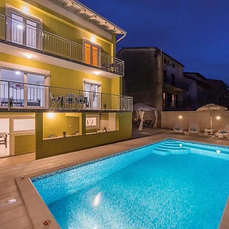 5 Bedroom Awesome In Pula