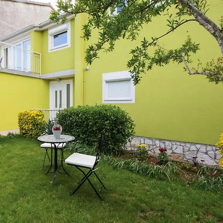펜션 5 Bedroom Cozy In 풀라